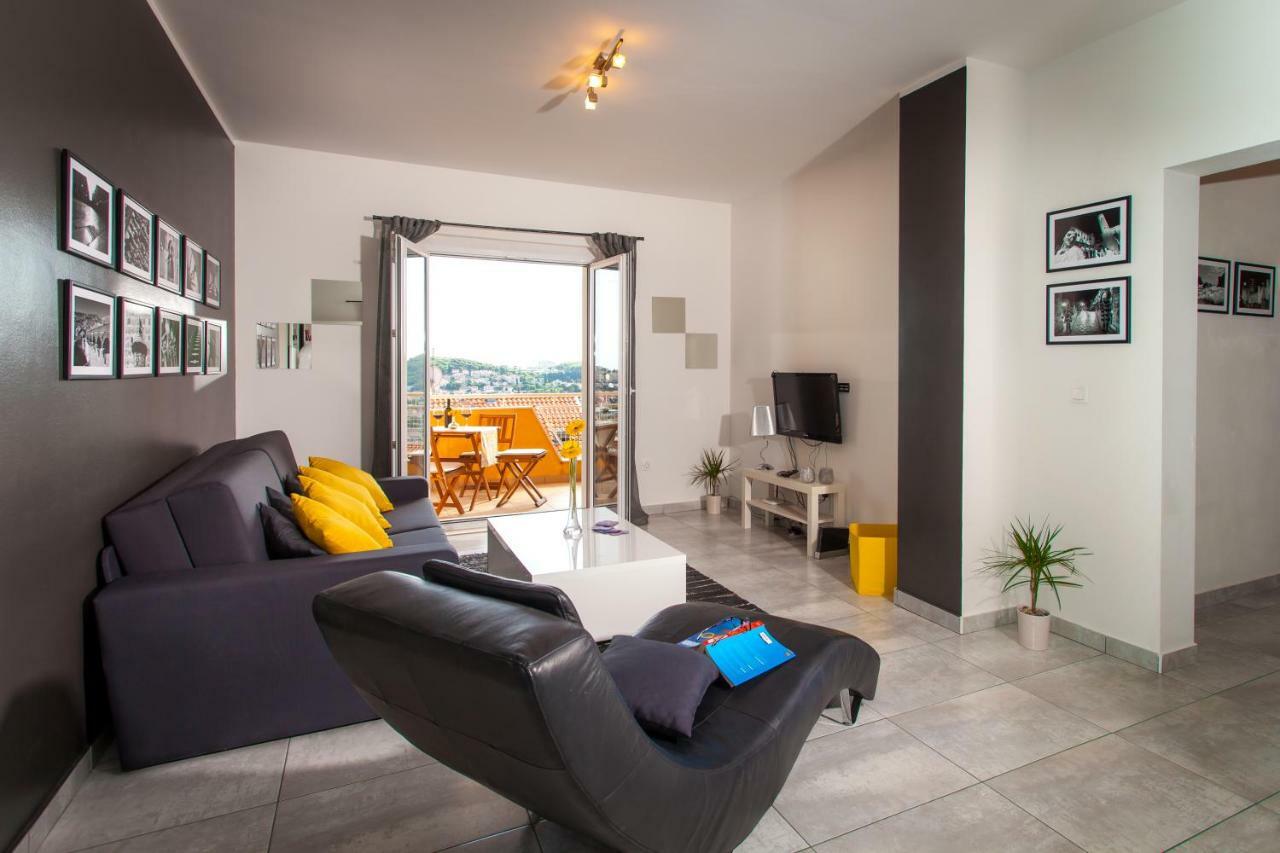Two Bedroom Apartment With A Sea View & A Balcony 두브로브니크 외부 사진